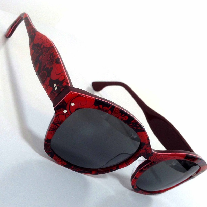 création originale lunette de soleil rouge et noir Optique Pacheco - Optique Pacheco